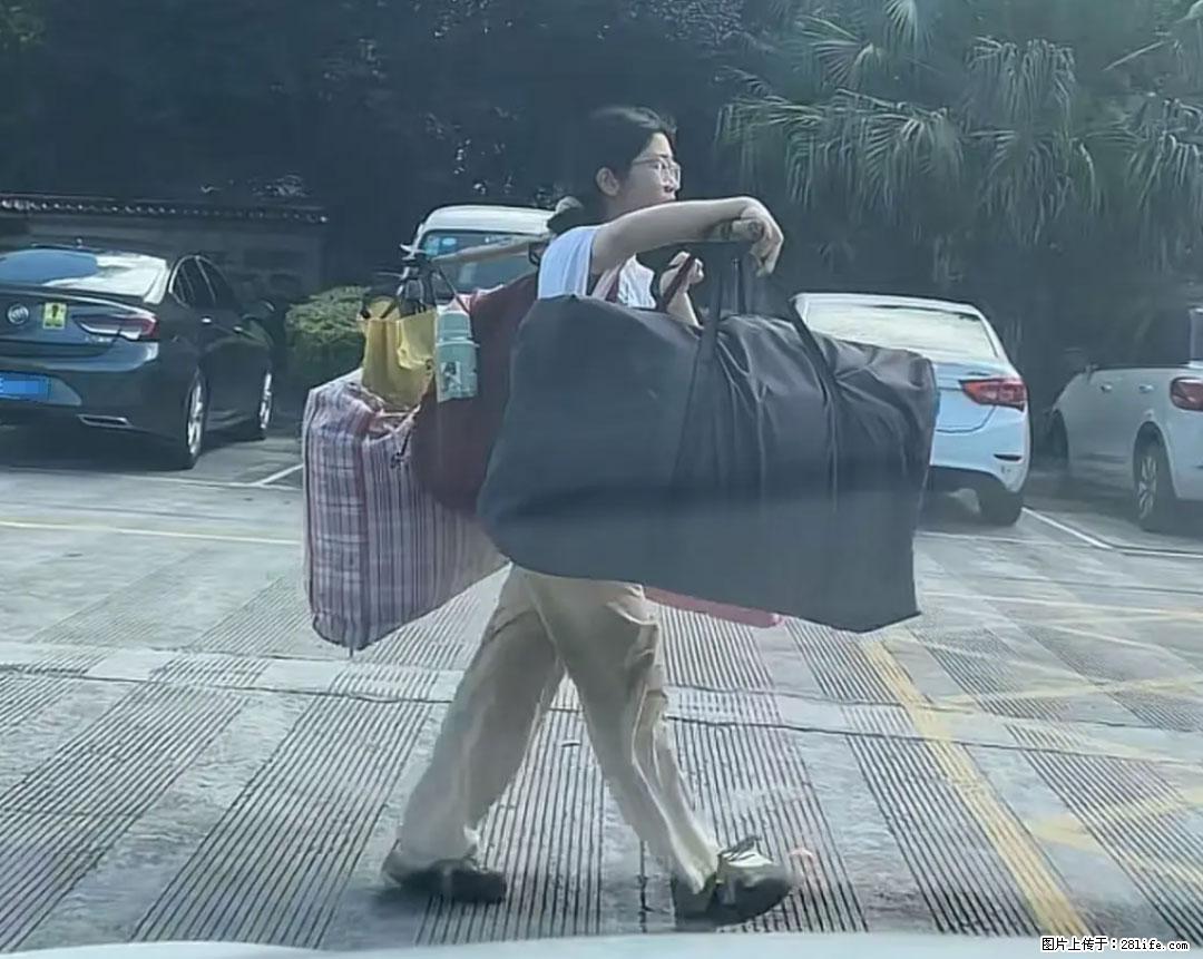 全网追的“扁担女孩”,找了一份暑假工,时薪12元 - 香港生活资讯 - 香港28生活网 hk.28life.com